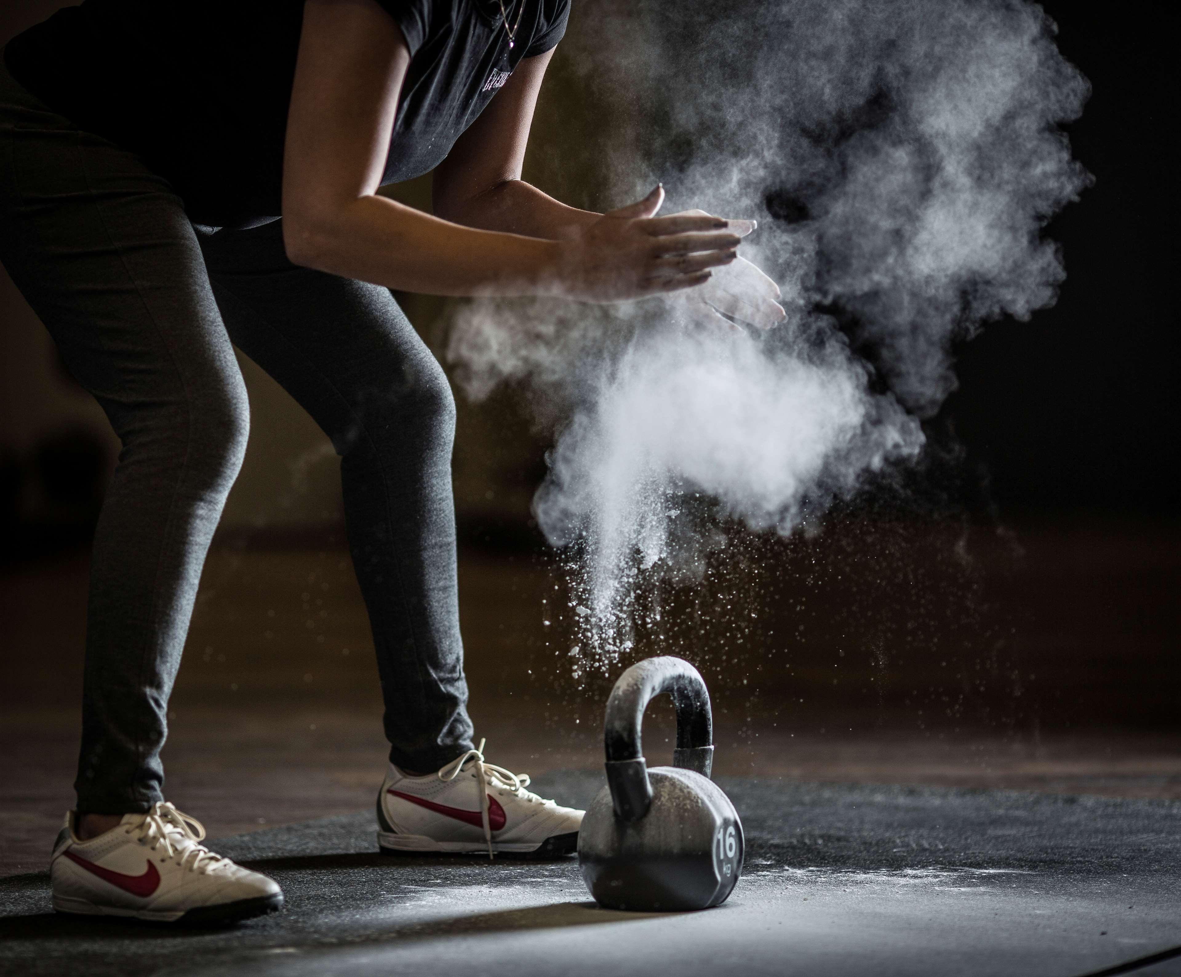 Royal Maxim Palace Kempinski Kair Zewnętrze zdjęcie Athlete applying magnesium powder