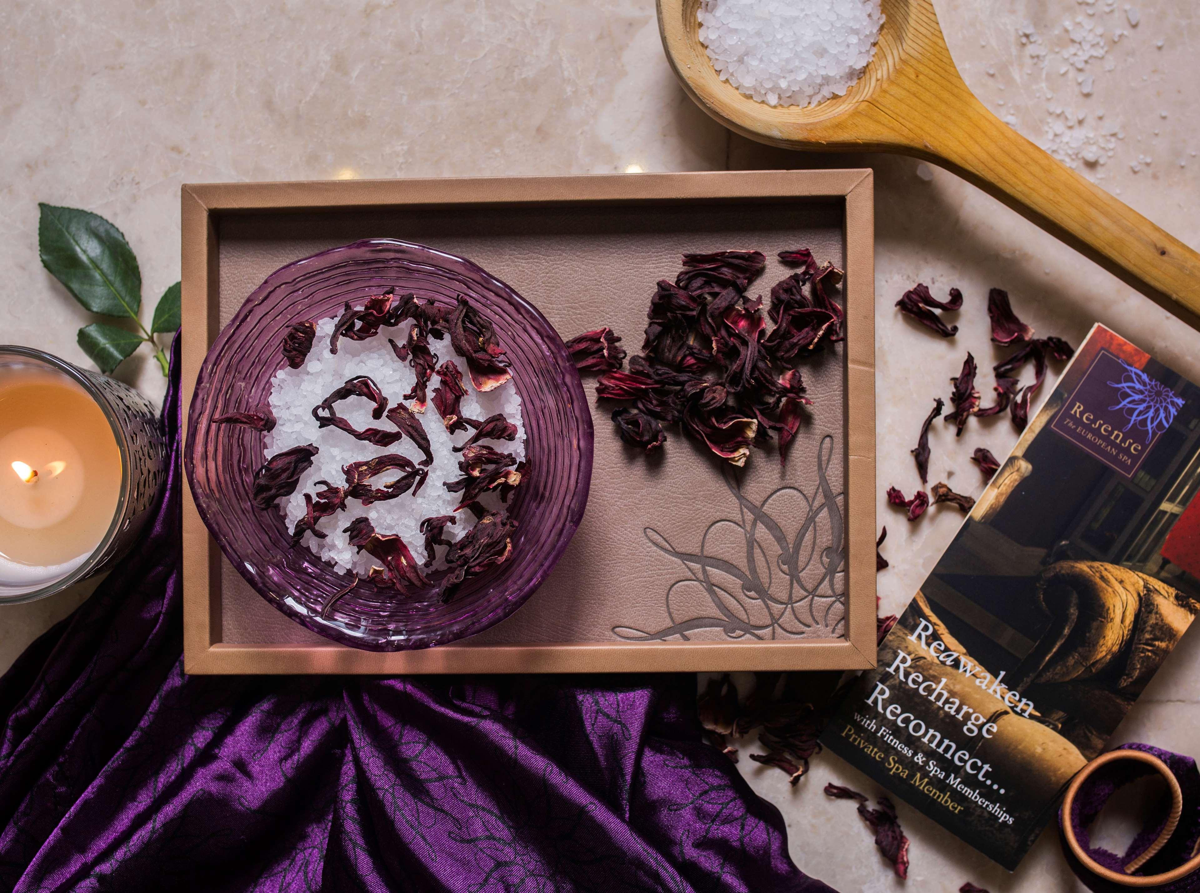 Royal Maxim Palace Kempinski Kair Zewnętrze zdjęcie A spa tray with a candle, bath salts, and a book