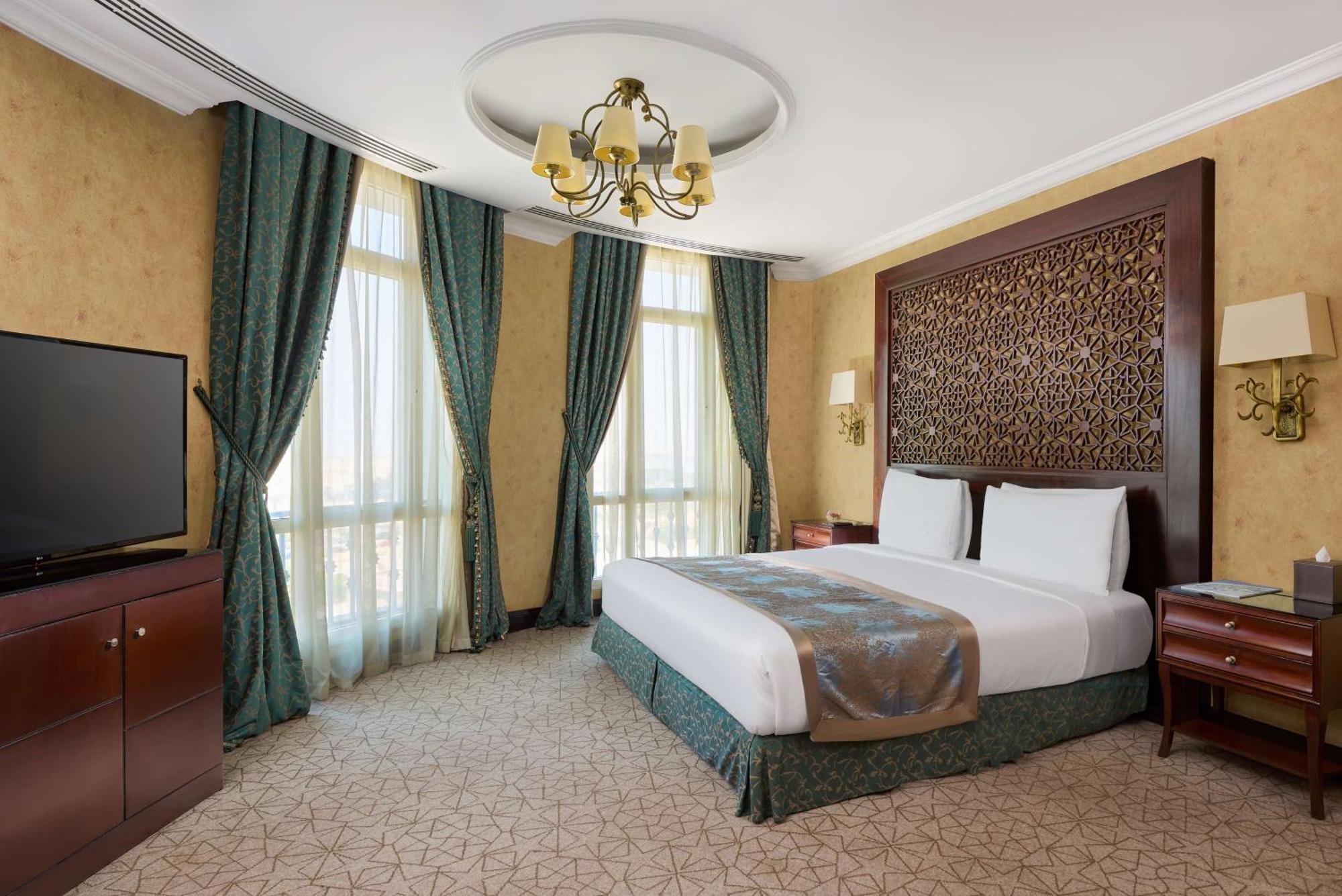 Royal Maxim Palace Kempinski Kair Zewnętrze zdjęcie A bedroom at the Jumeirah Emirates Towers Hotel
